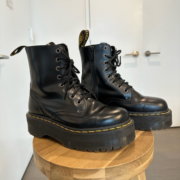 SOLD - Dr. Martens, Jadon 8-Eye Leather Platform Boot, size 7, great condition - Picture 3 of 6